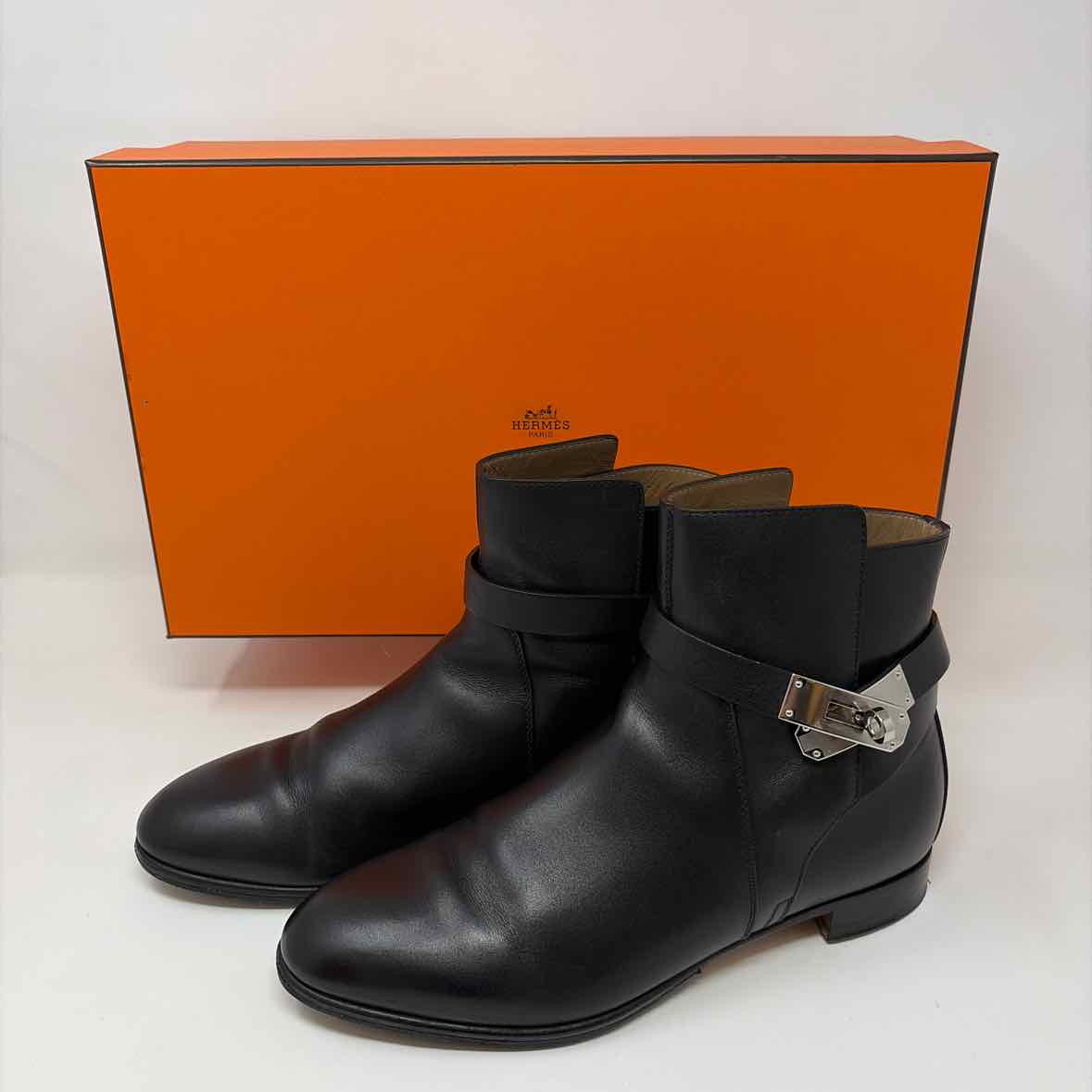 Pre-Owned Hermes Black Leather Shoe Size 7 Designer Shoes