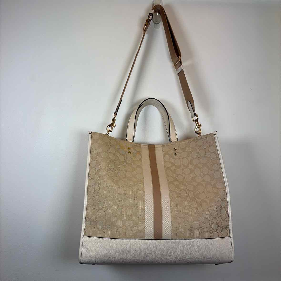 Pre-Owned Coach Cream Fabric Handbag