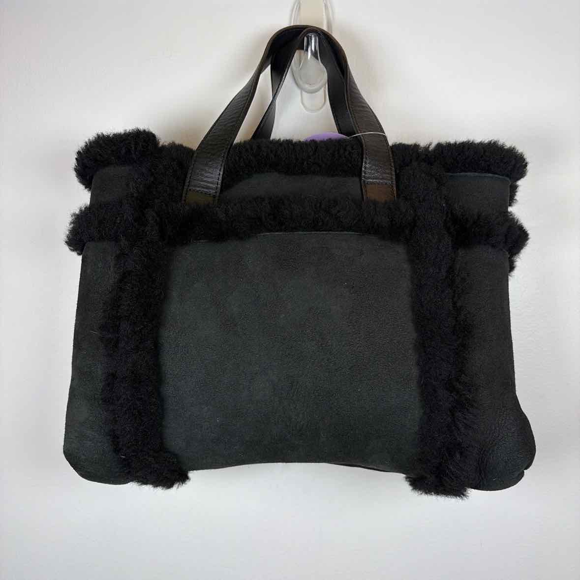 Pre-Owned UGG Black Leather Handbag