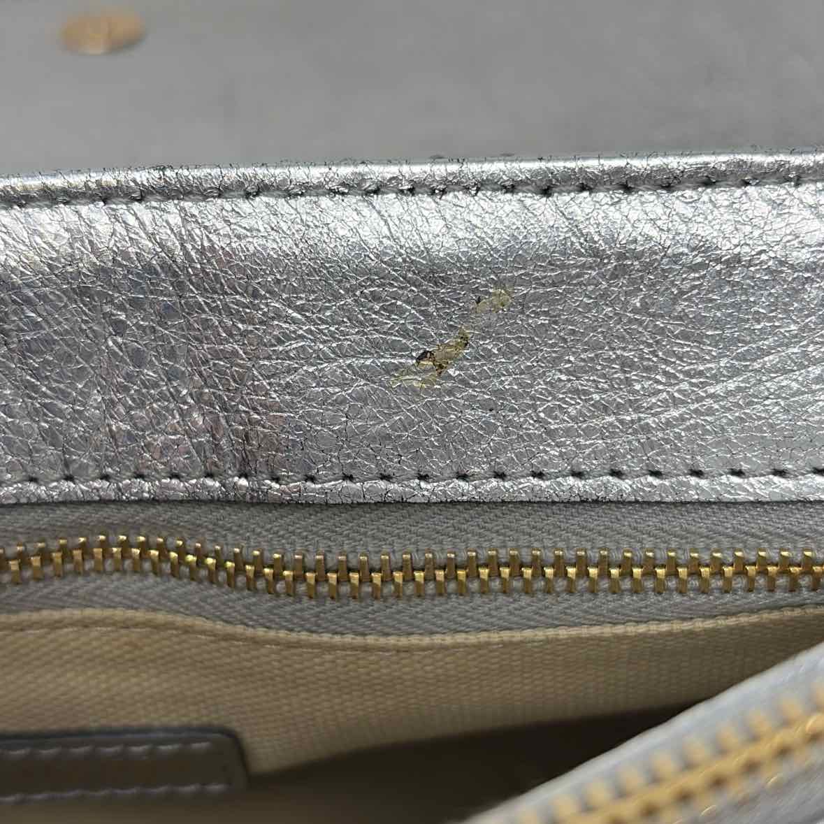 Pre-Owned Marc Jacobs Silver Leather Handbag