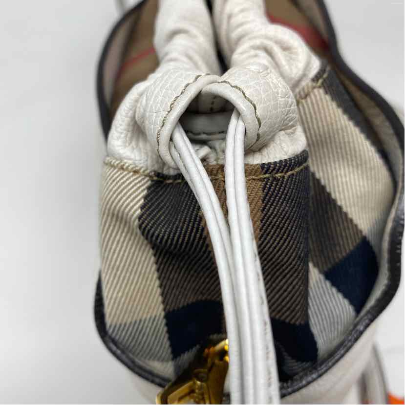 Pre-Owned Burberry White Leather Designer Handbag