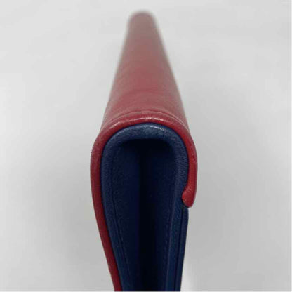 Pre-Owned Chanel Red/Navy Leather Designer Handbag