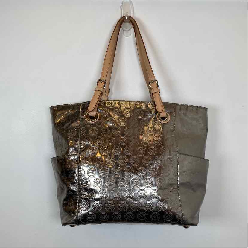 Pre-Owned Michael Kors Silver Leather Handbag