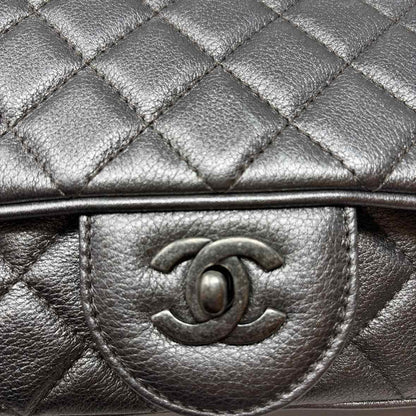 Pre-Owned Chanel Silver Leather Designer Handbag