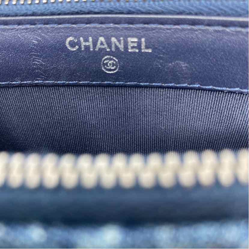 Pre-Owned Chanel Denim Denim Designer Handbag