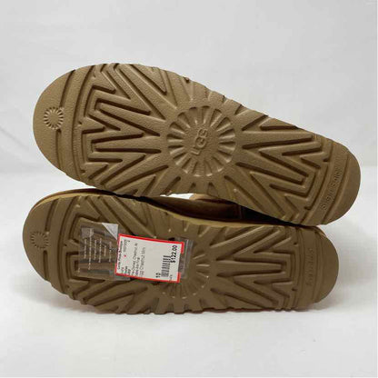 Pre-Owned Shoe Size 10 UGG Chestnut Booties