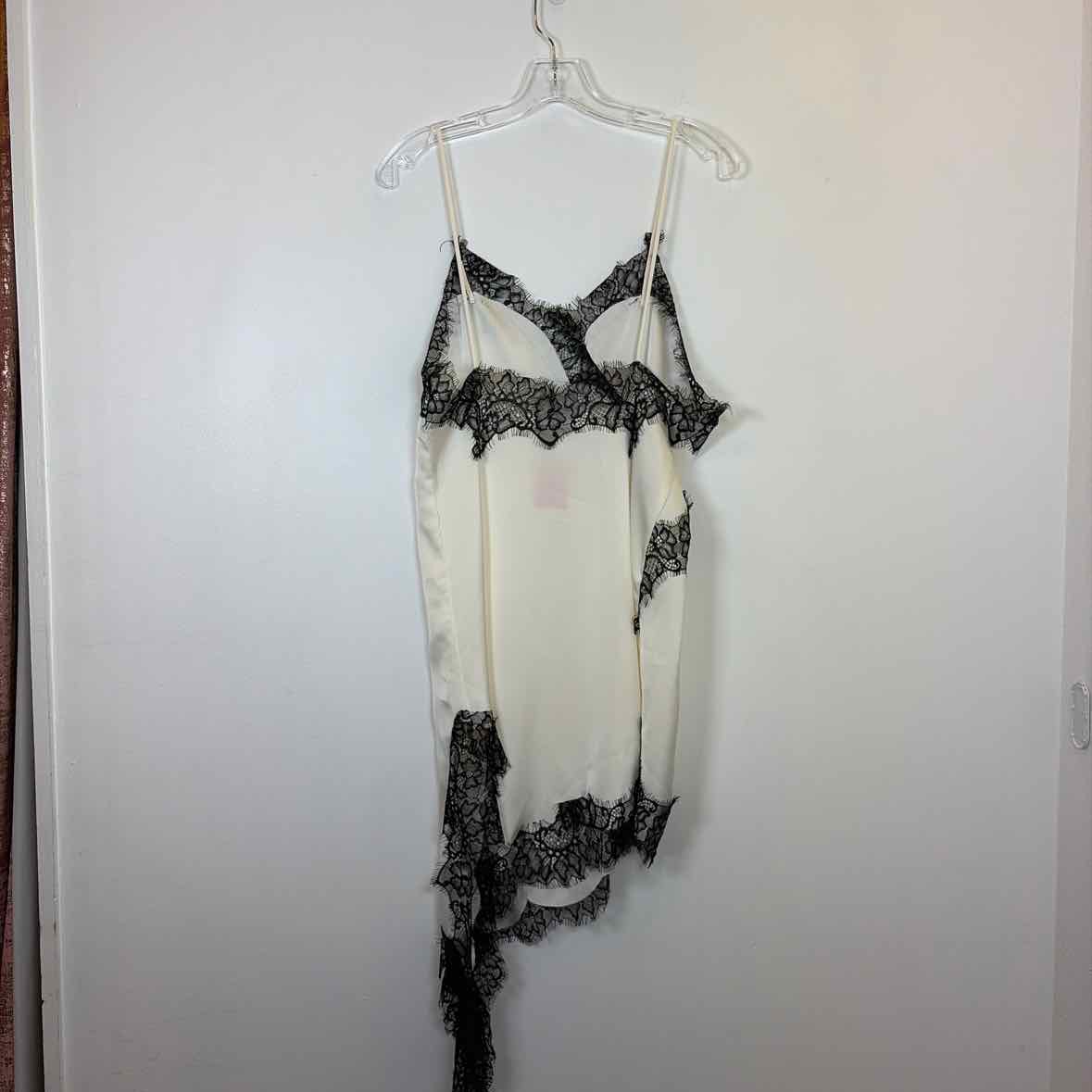 Pre-Owned Size S Boutique White/ Black Casual Dress
