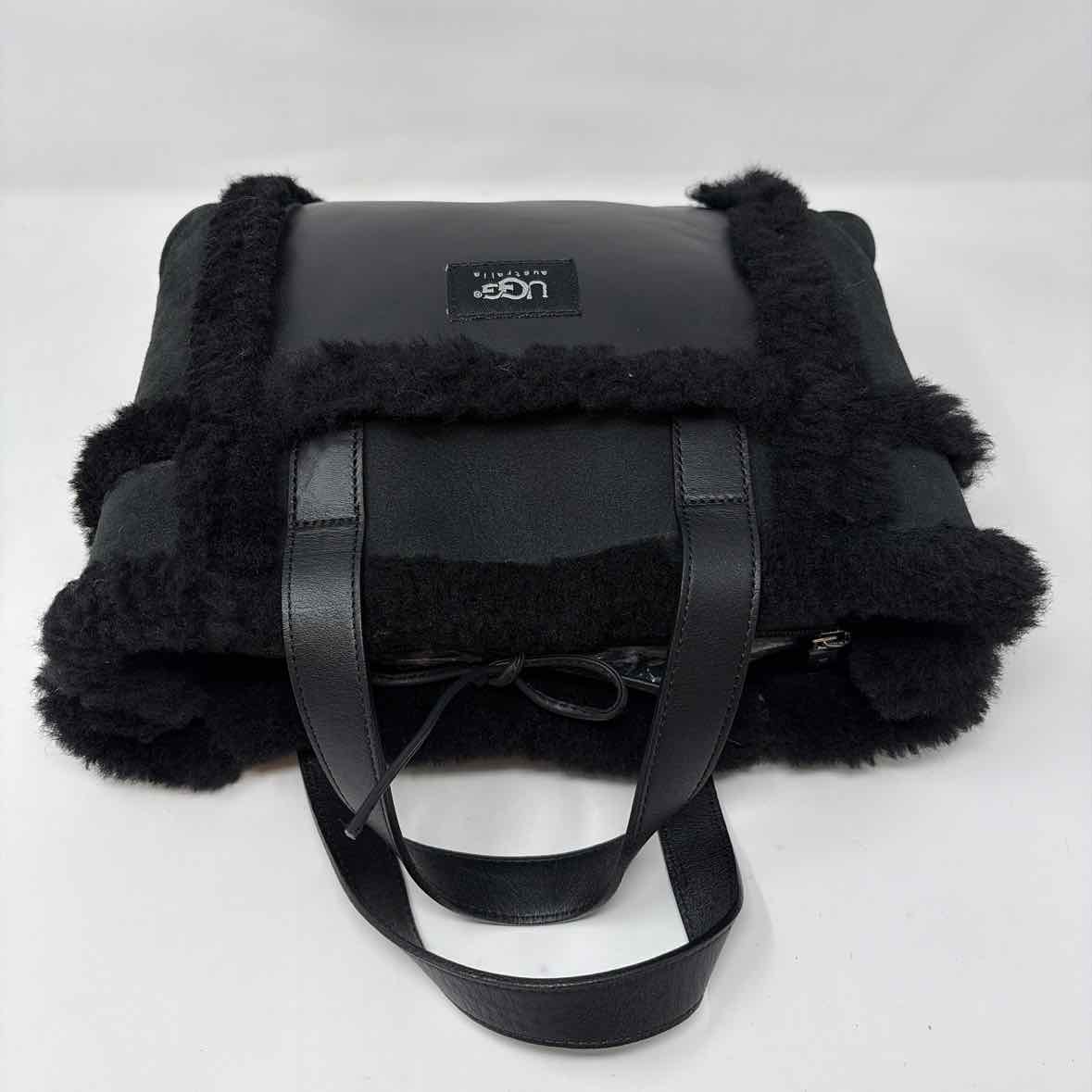Pre-Owned UGG Black Leather Handbag