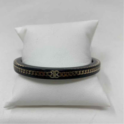 Pre-Owned Chanel Black Plastic Designer Jewelry