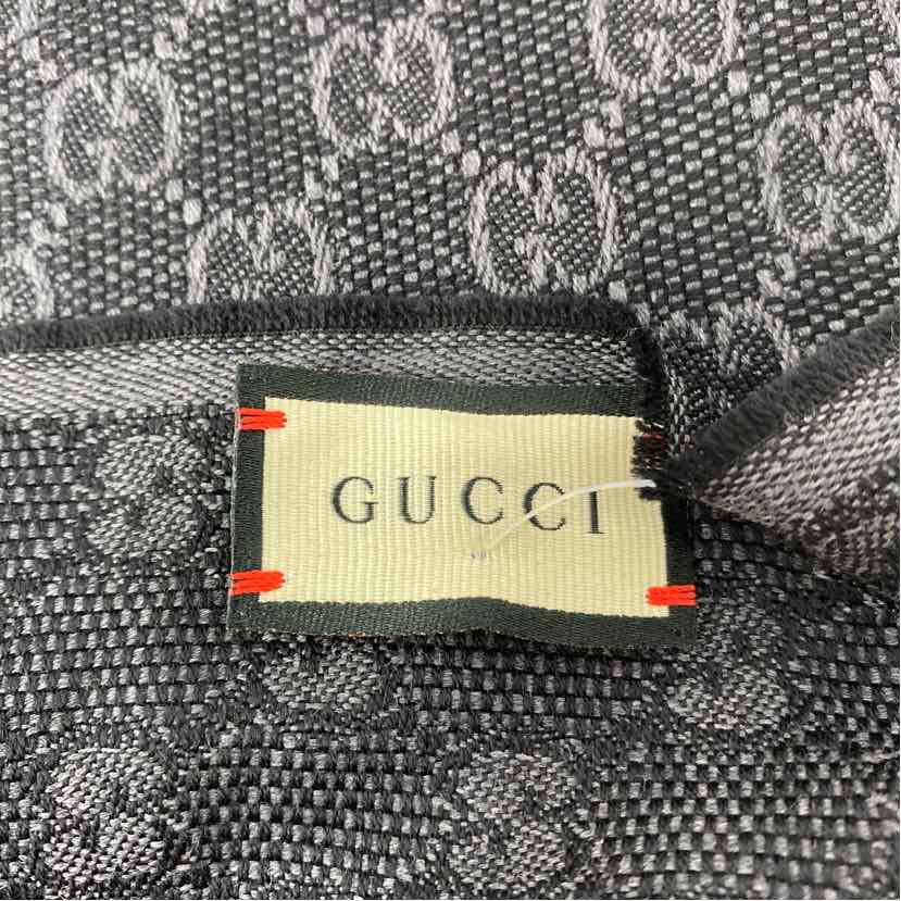 Pre-Owned Gucci Grey Knit Designer Scarf