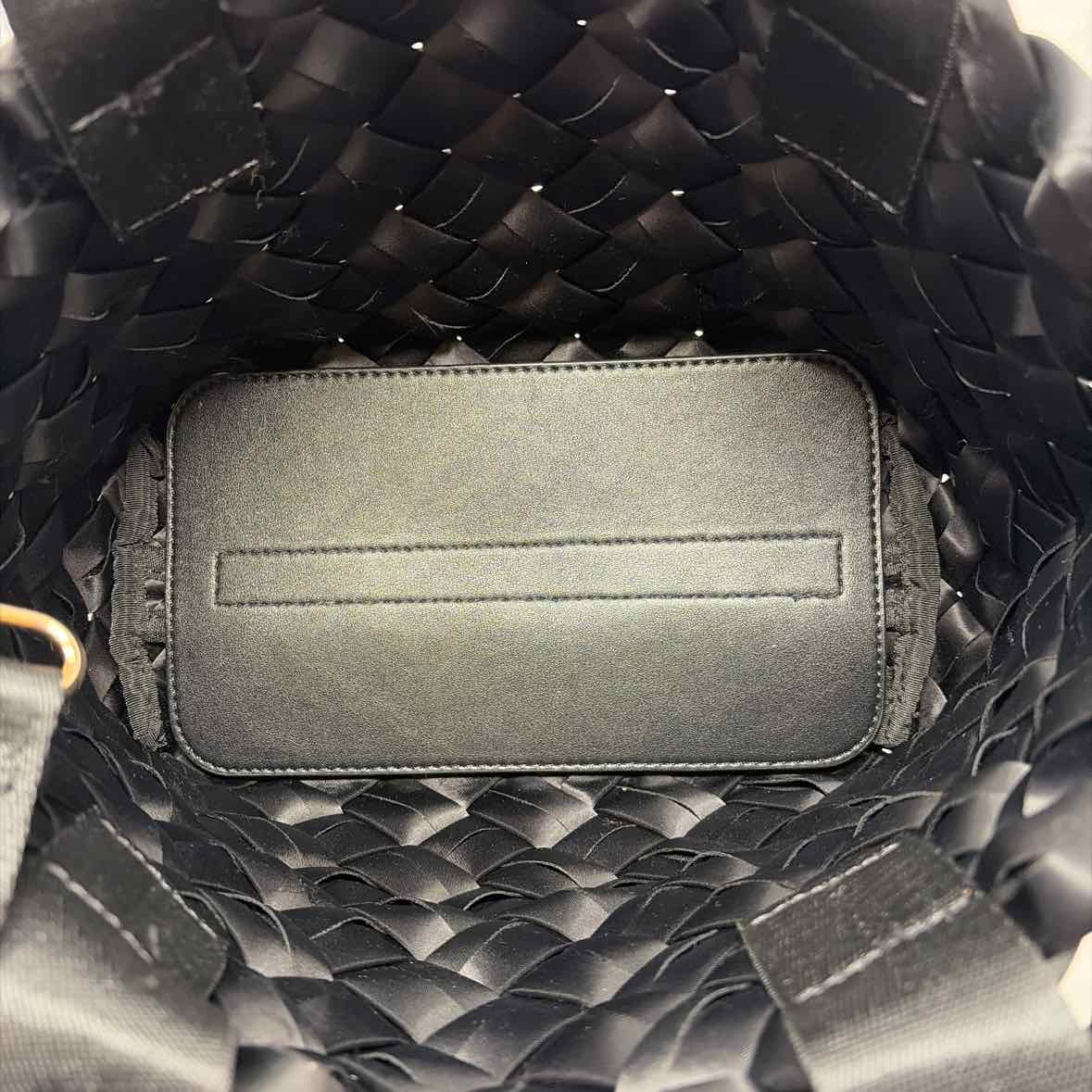 Pre-Owned Ah-Dorned Black Fabric Handbag