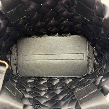 Pre-Owned Ah-Dorned Black Fabric Handbag