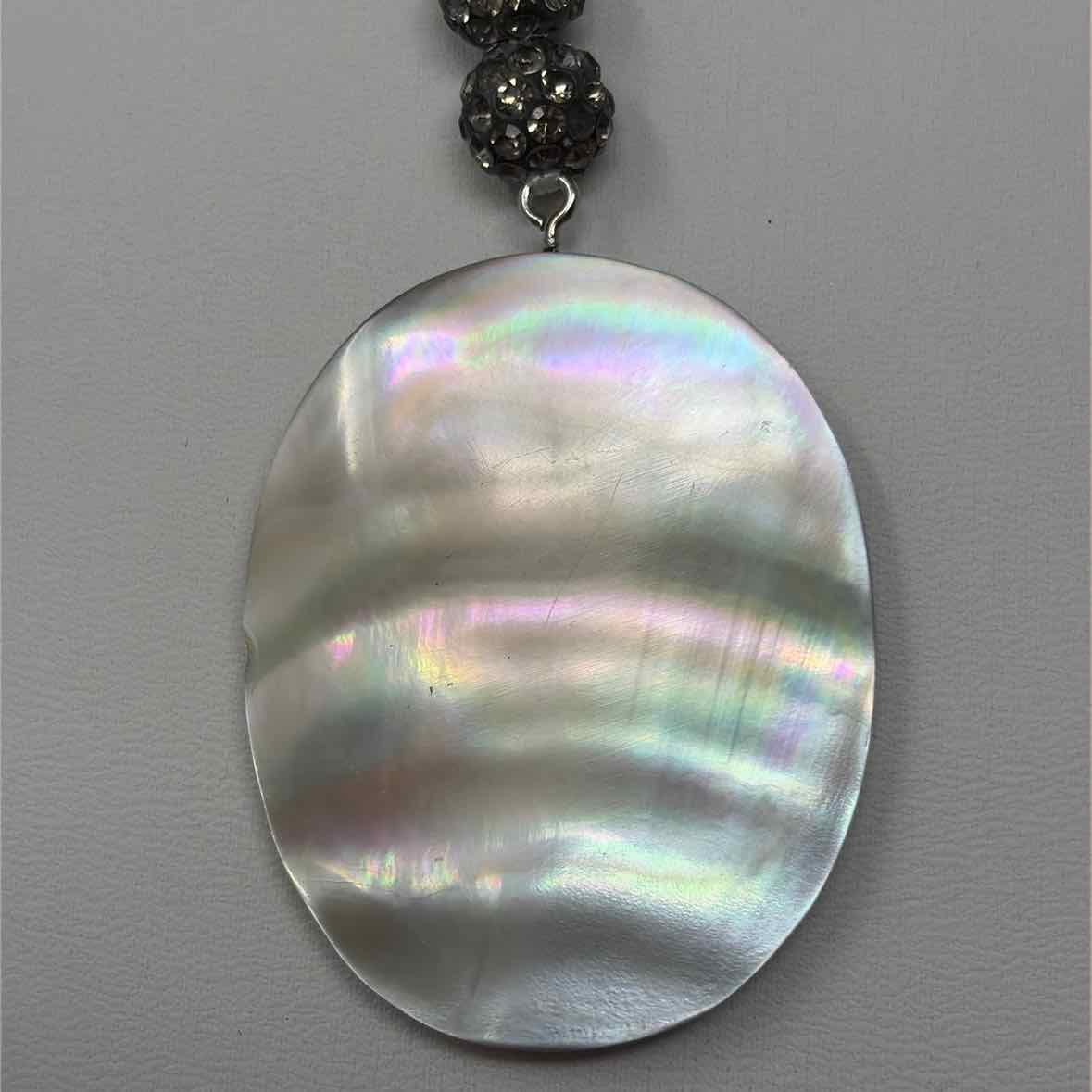 Pre-Owned Boutique White Stones Necklace