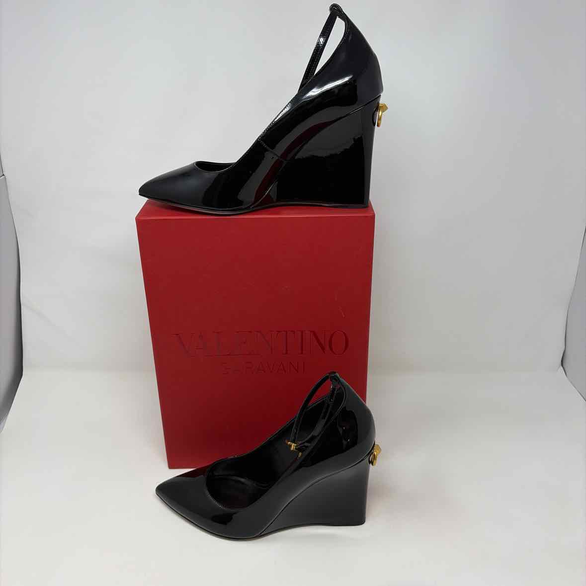 Pre-Owned Valentino Black Patent Shoe Size 8.5 Designer Shoes