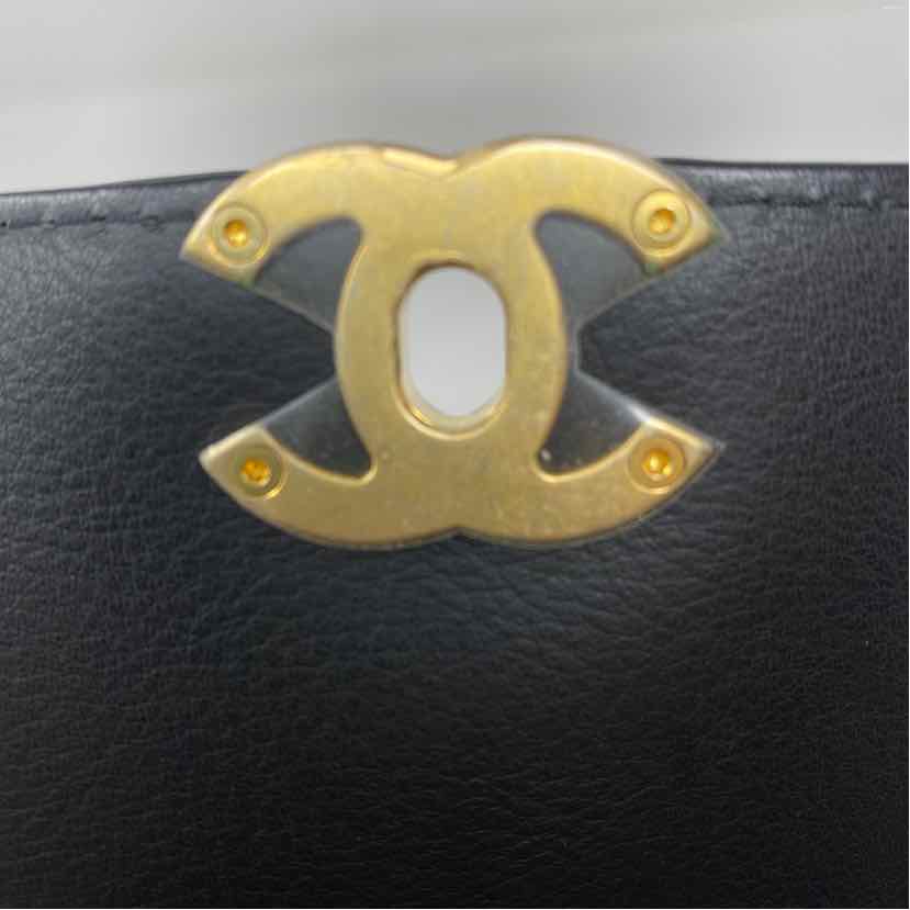 Pre-Owned Chanel Black Leather Designer Handbag