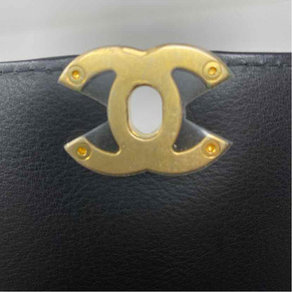 Pre-Owned Chanel Black Leather Designer Handbag