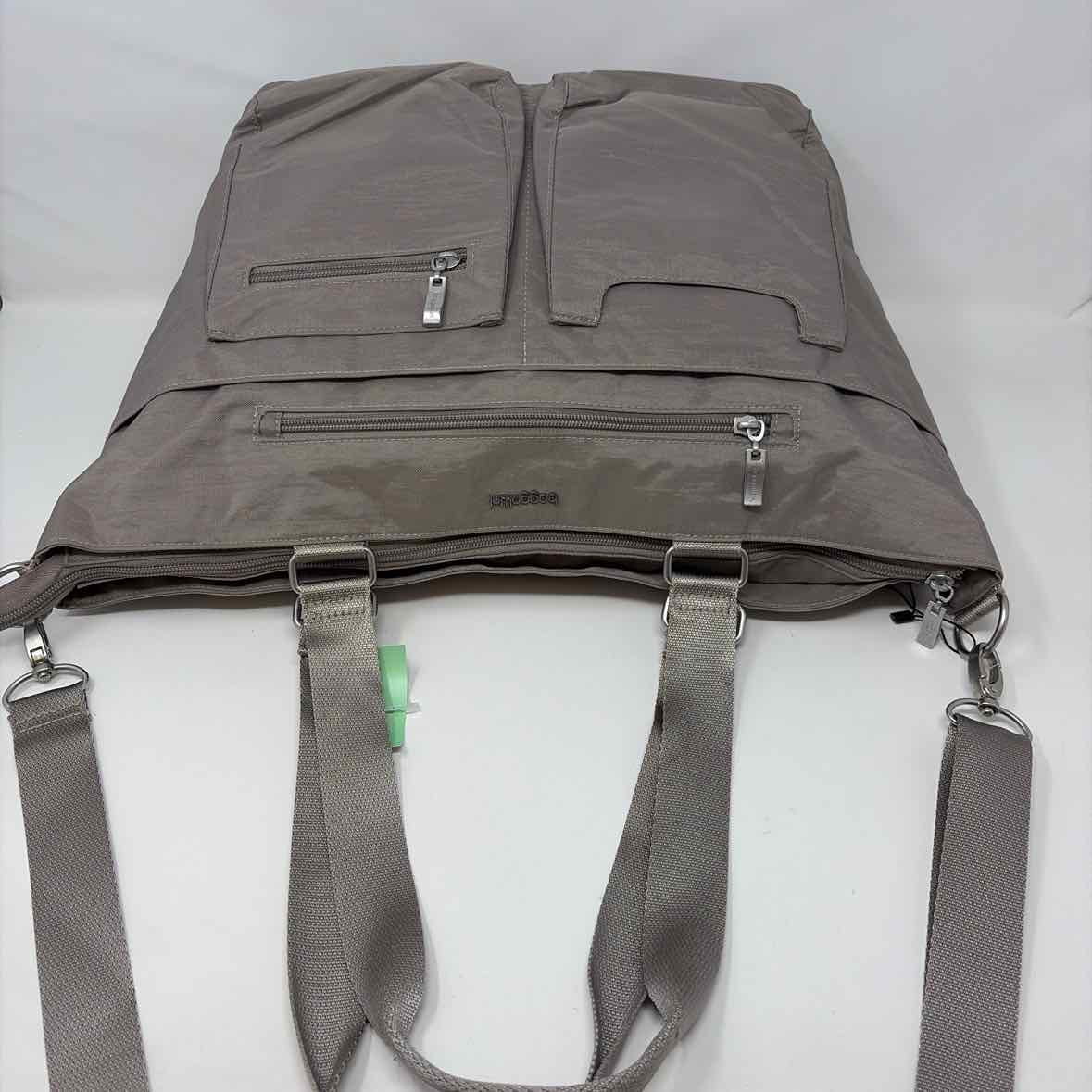 Pre-Owned Baggallini Grey Nylon Handbag