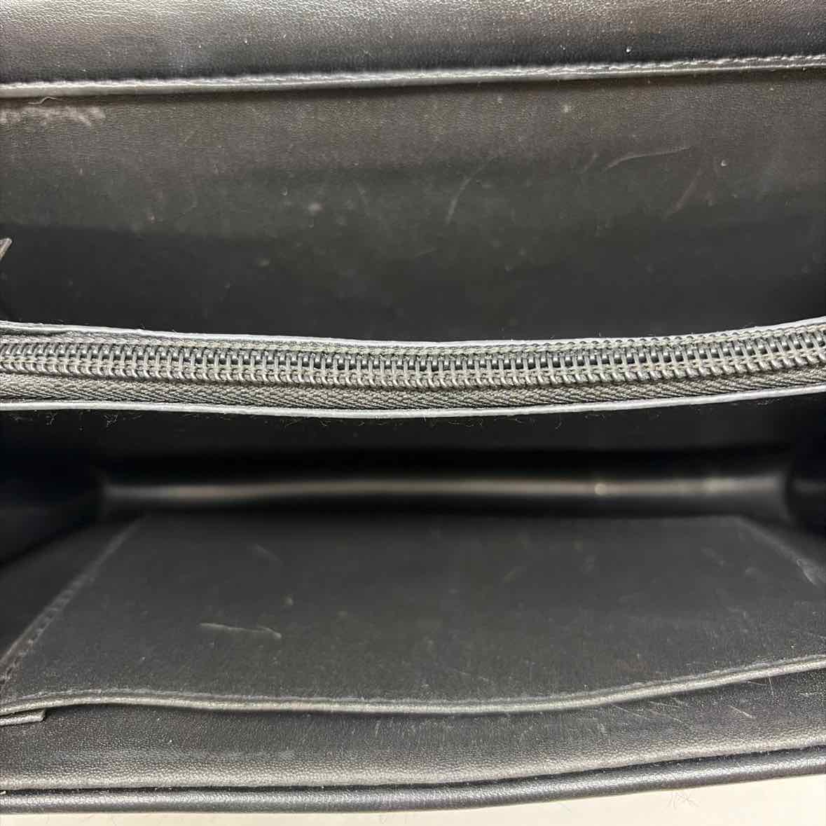 Pre-Owned Boutique Black Pleather Handbag