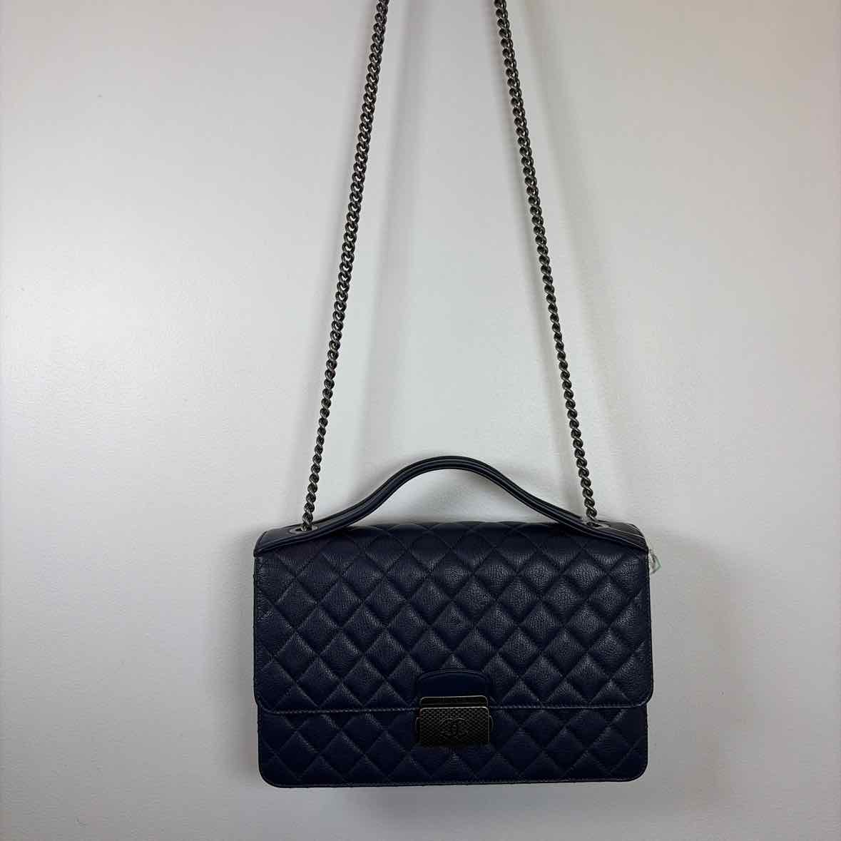 Pre-Owned Chanel Navy Leather Designer Handbag