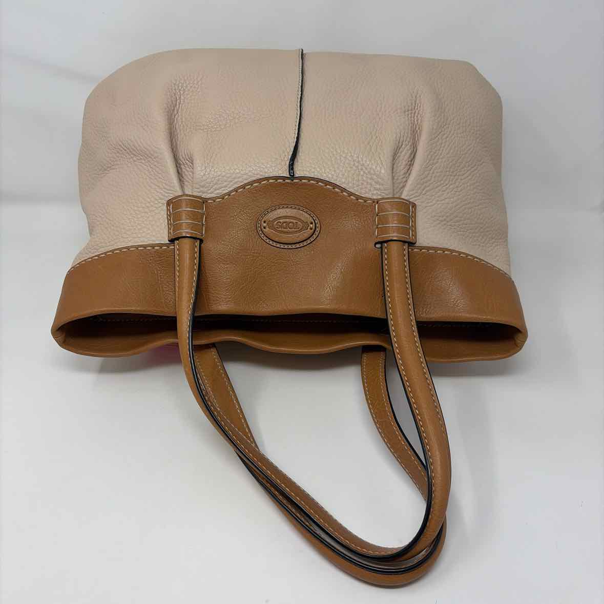 Pre-Owned Tod's Tan Leather Handbag