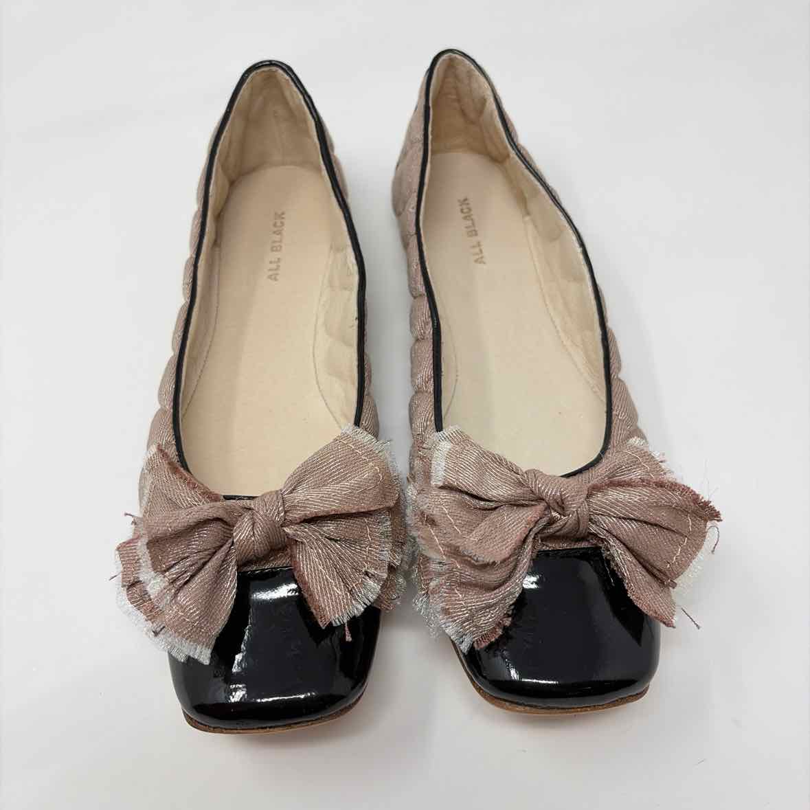 Pre-Owned Shoe Size 7 All Black Rose Flats