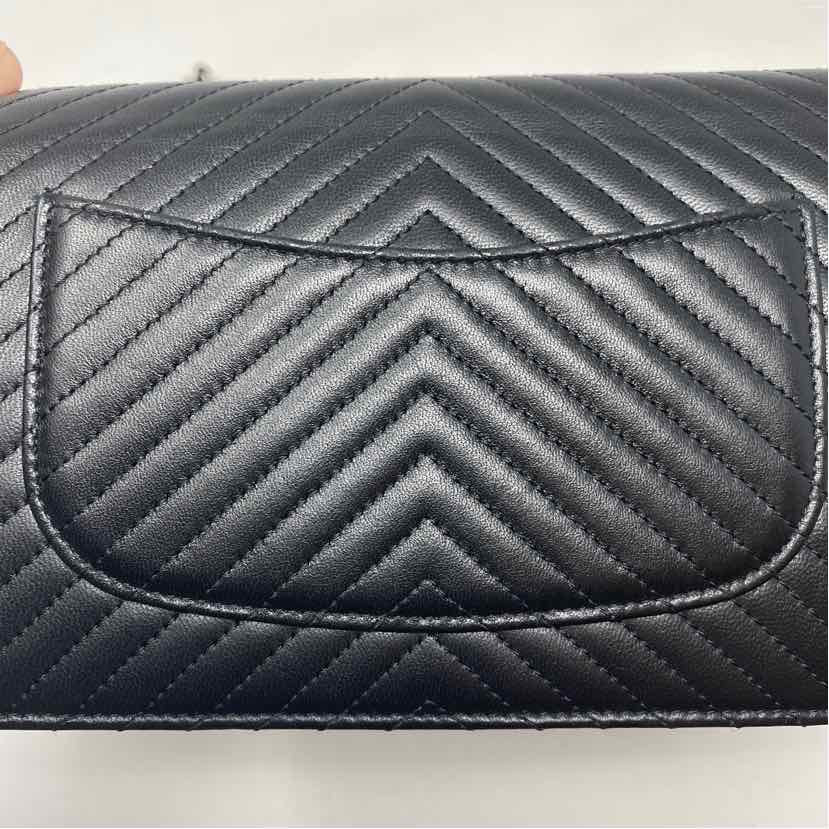 Pre-Owned Chanel Black Lambskin Designer Handbag