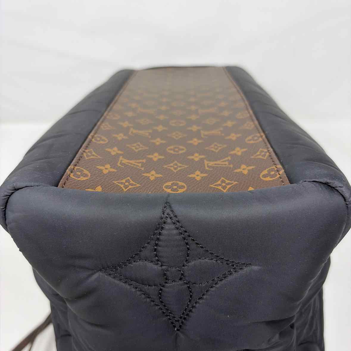 Pre-Owned Louis Vuitton Black/Brown Nylon Designer Handbag
