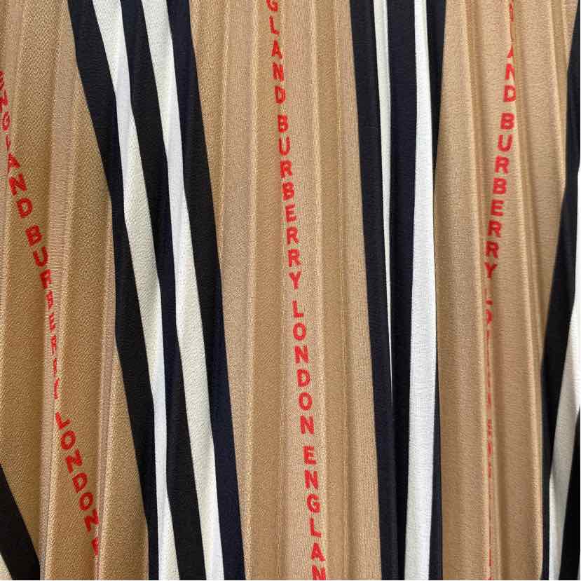 Pre-Owned Burberry Plaid Fabric Women Size M Designer Clothes