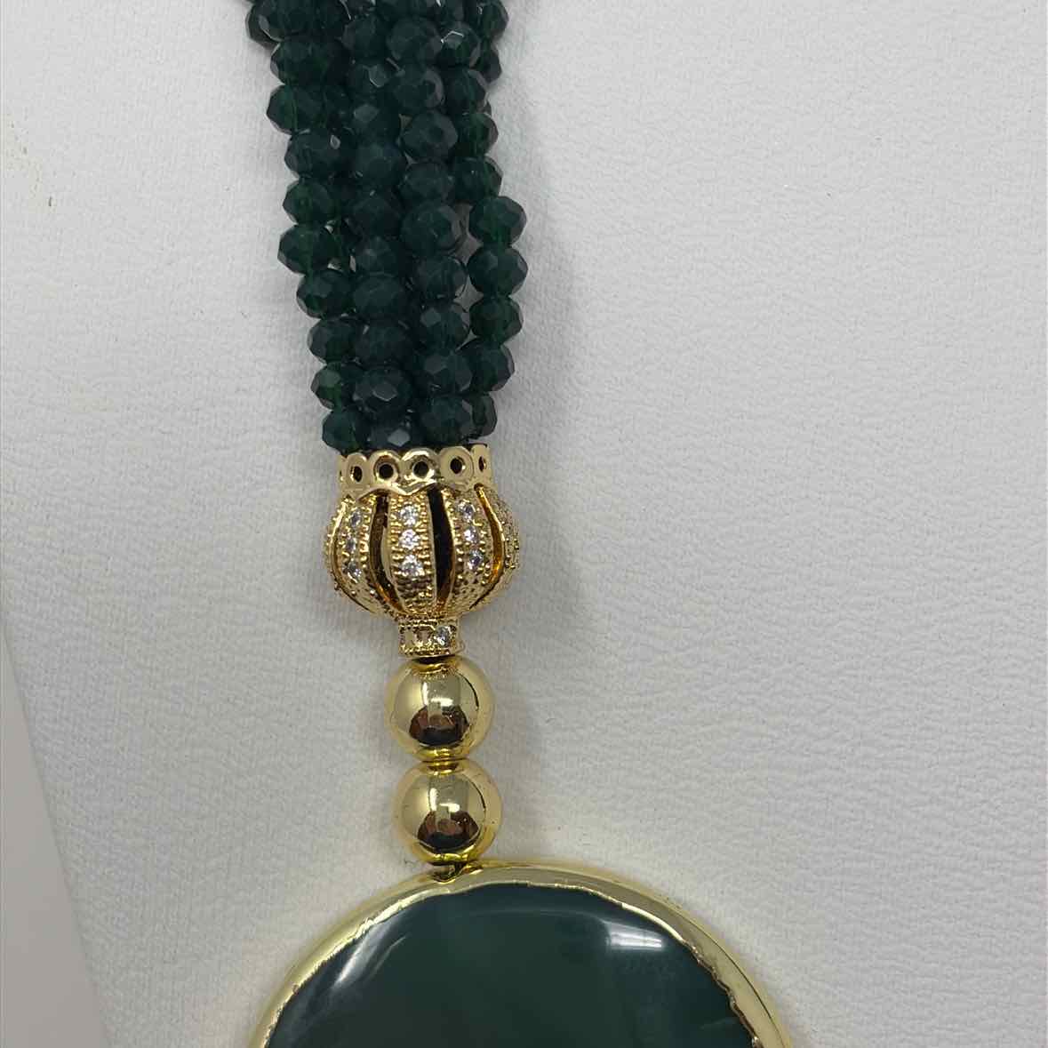 Pre-Owned Boutique Green Beaded Necklace