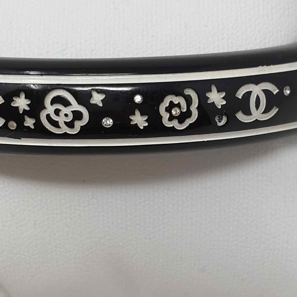 Pre-Owned Chanel Black Designer Jewelry
