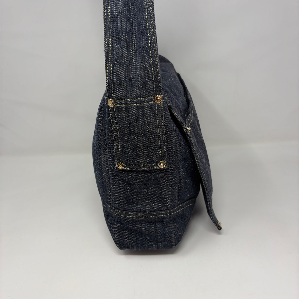 Pre-Owned Chanel Denim Denim Designer Handbag