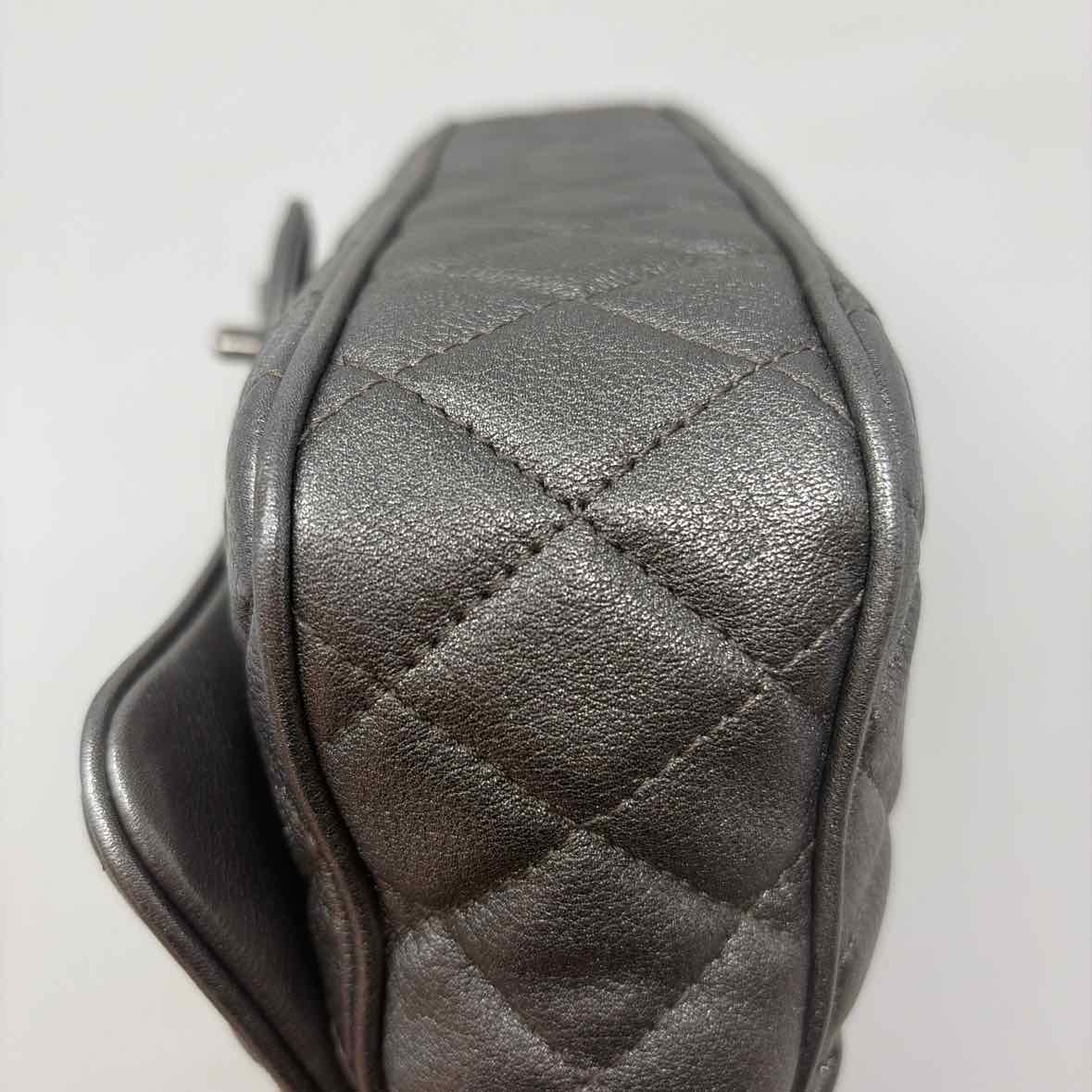 Pre-Owned Chanel Silver Leather Designer Handbag