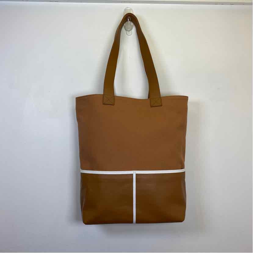 Pre-Owned Wimbledon Tan/White Fabric Handbag