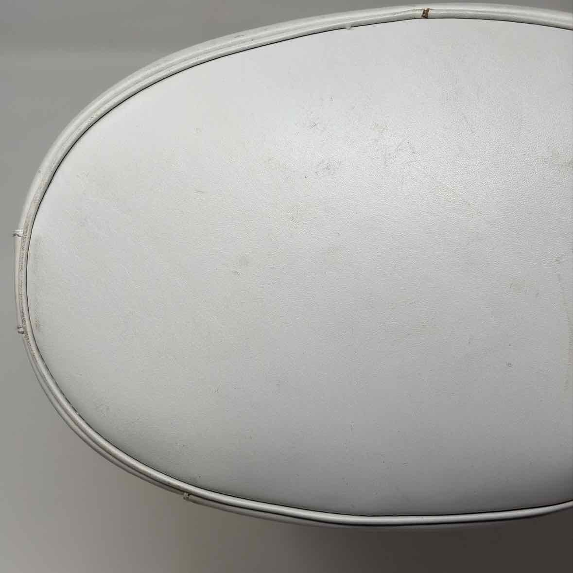 Pre-Owned Salvatore Ferragamo White Leather Designer Handbag