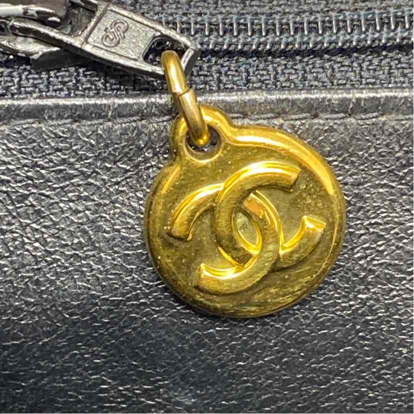 Pre-Owned Chanel Black Leather Designer Handbag