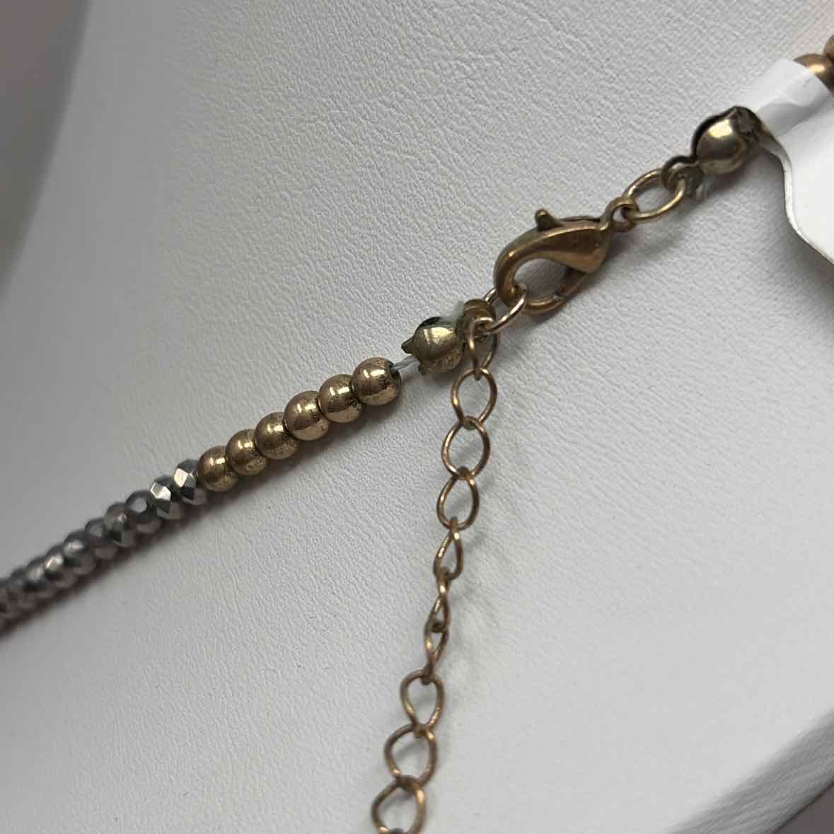 Pre-Owned Boutique Silver/Gold Beaded Necklace