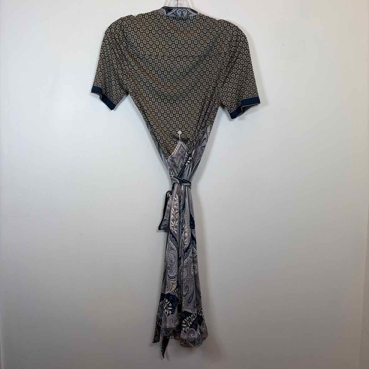 Pre-Owned Size M Elie Tahari Blue Multi Casual Dress