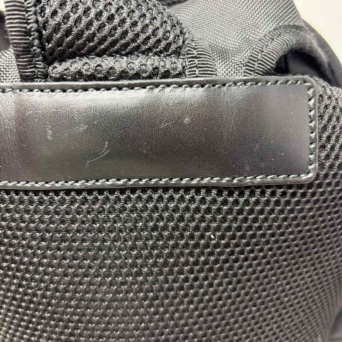 Pre-Owned Gucci Black Nylon Designer Handbag