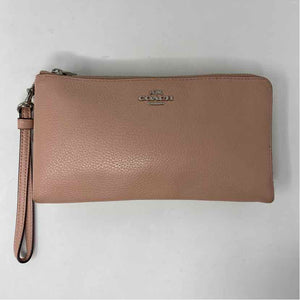 Pre-Owned Coach Pink Leather Wristlet
