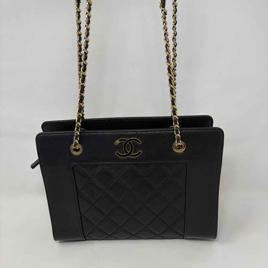 Pre-Owned Chanel Black Leather Designer Handbag