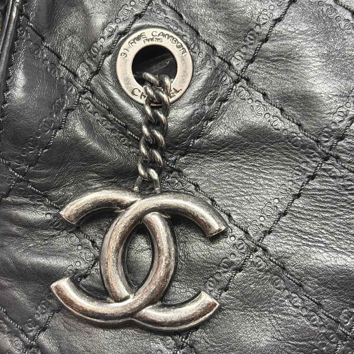 Pre-Owned Chanel Black Leather Designer Handbag