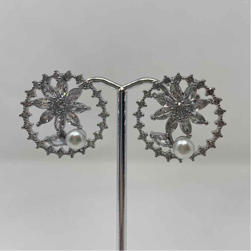 Pre-Owned Silver Earrings