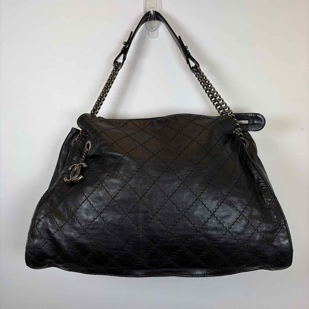 Pre-Owned Chanel Black Leather Designer Handbag
