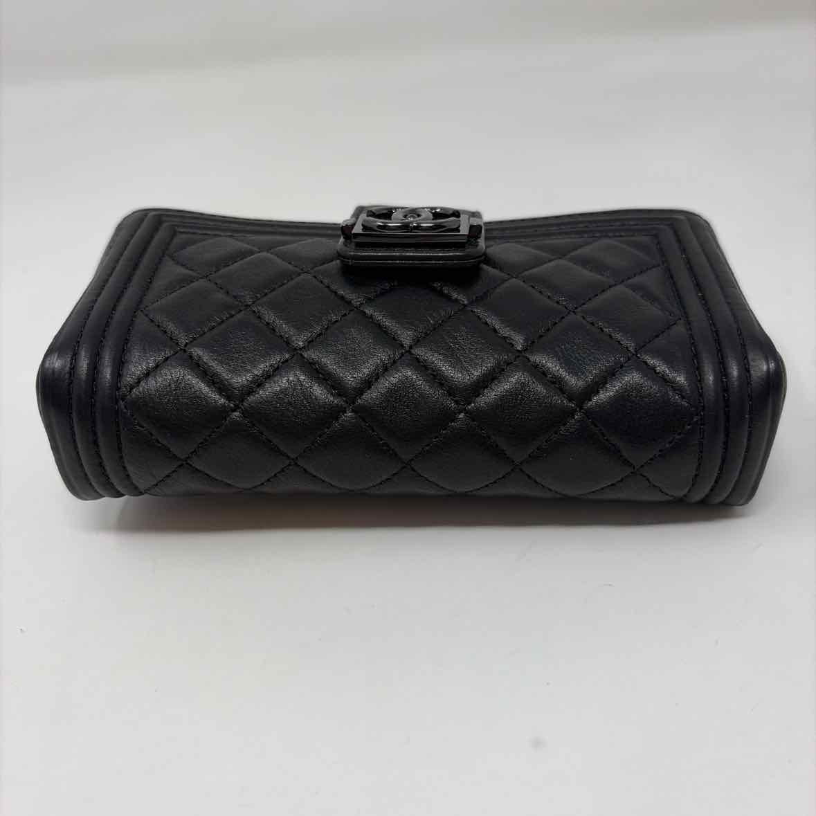 Pre-Owned Chanel Black Leather Designer Wallet
