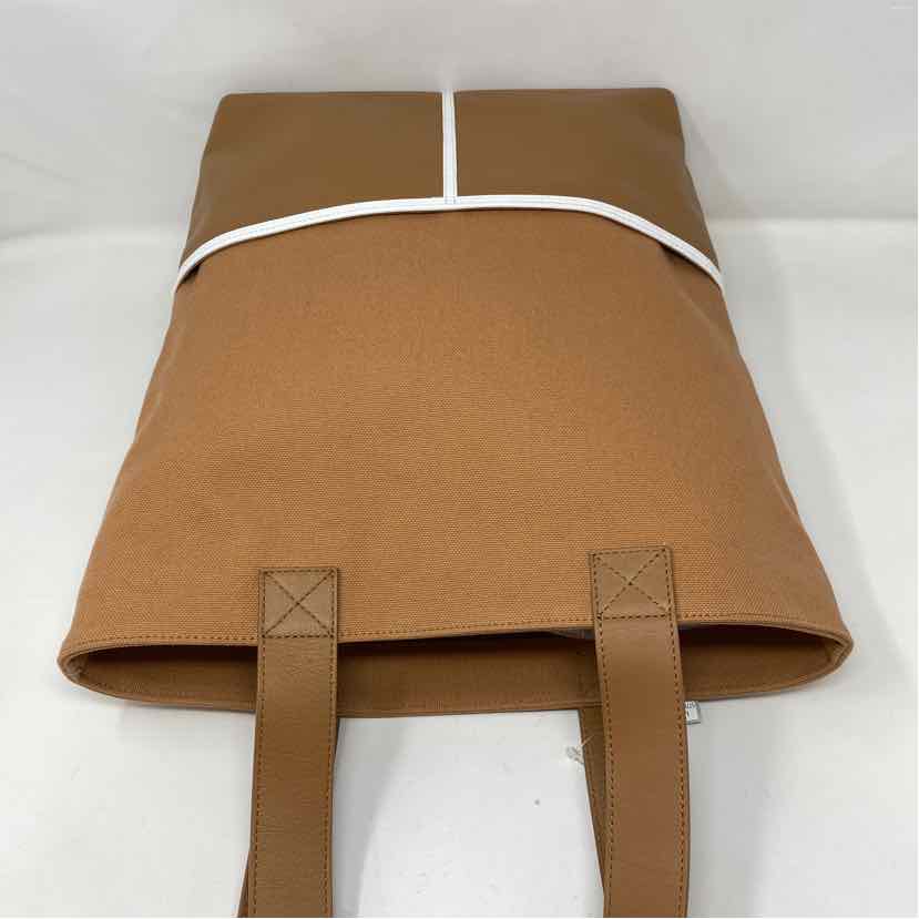 Pre-Owned Wimbledon Tan/White Fabric Handbag