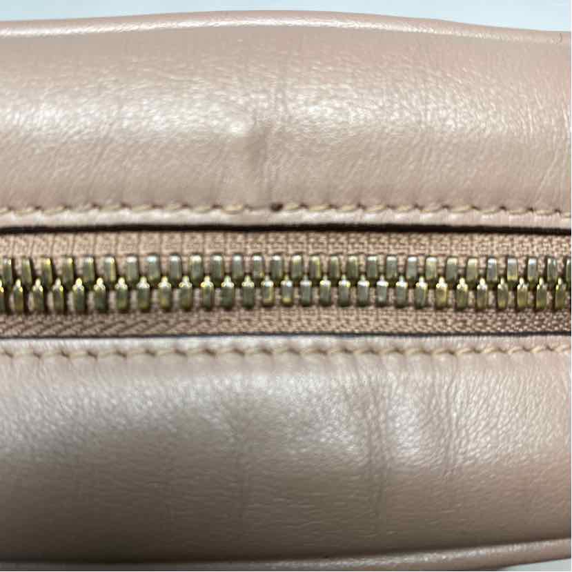 Pre-Owned Gucci Mauve Leather Designer Handbag