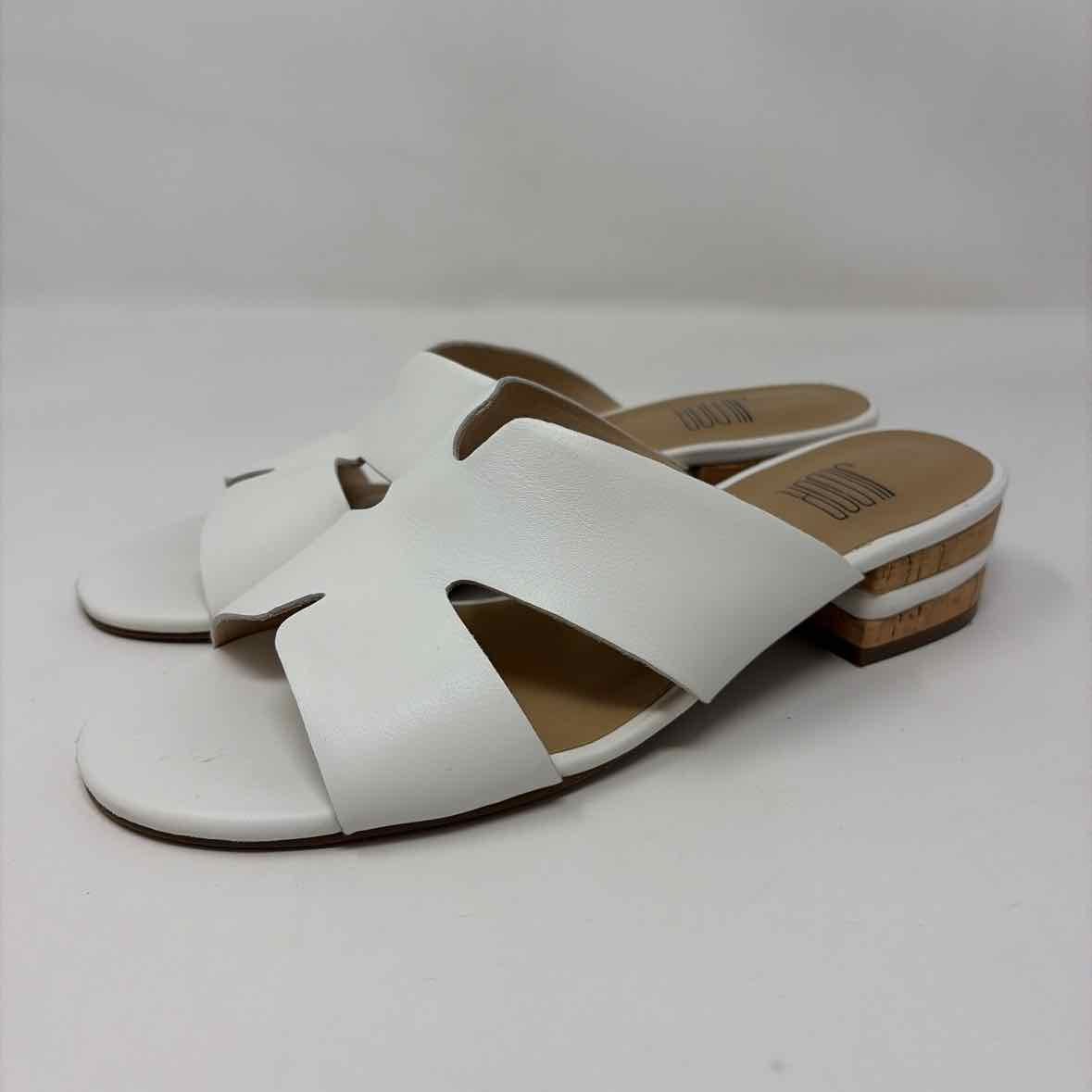 Pre-Owned Shoe Size 8 JILDOR White Sandals