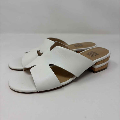 Pre-Owned Shoe Size 8 JILDOR White Sandals