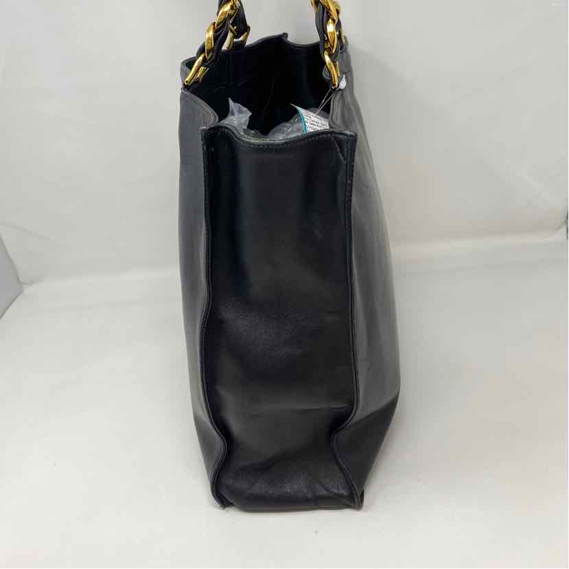 Pre-Owned Chanel Black Leather Designer Handbag