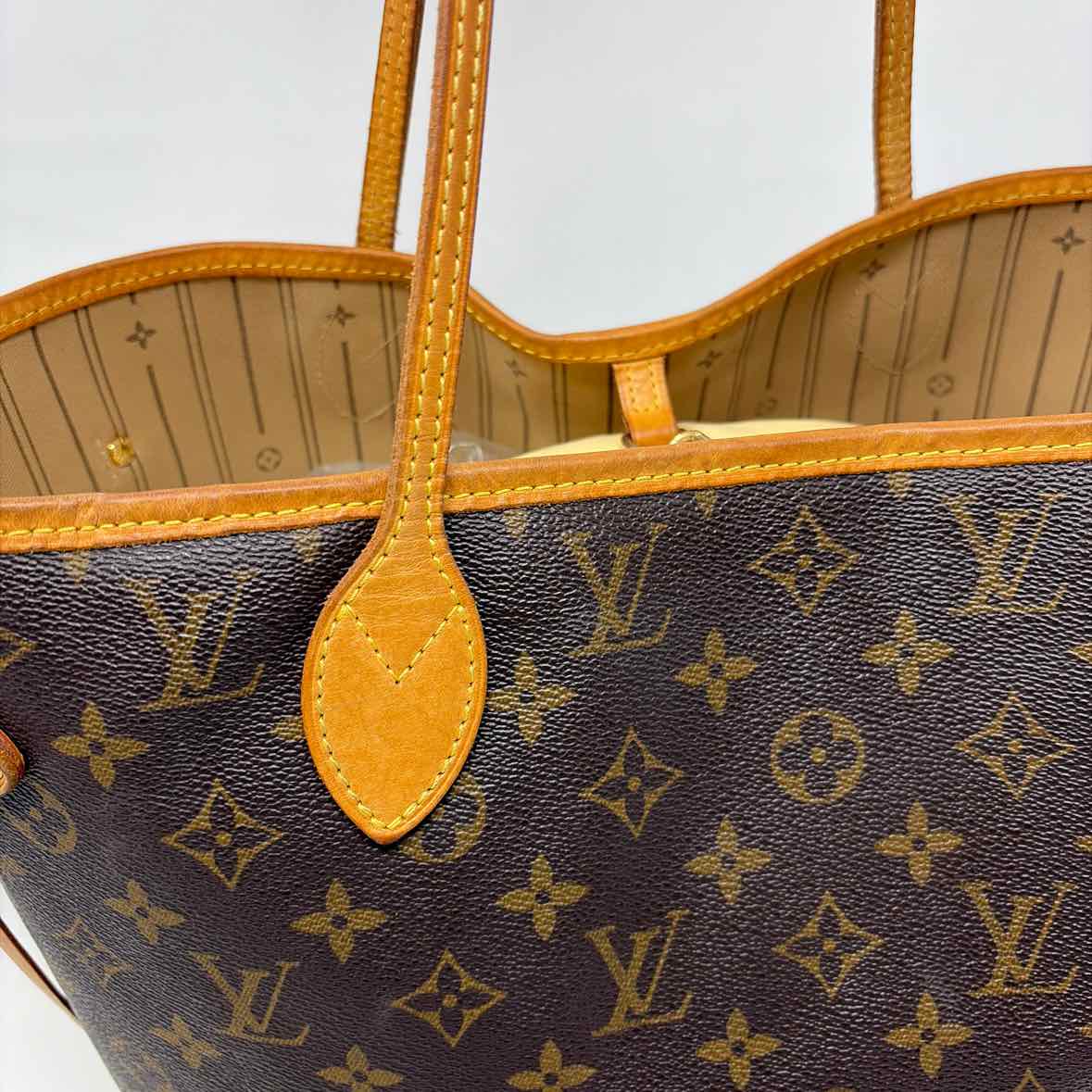 Pre-Owned Louis Vuitton Brown Coated Canvas Designer Handbag